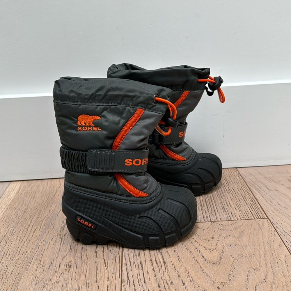 Sorel, size 6
